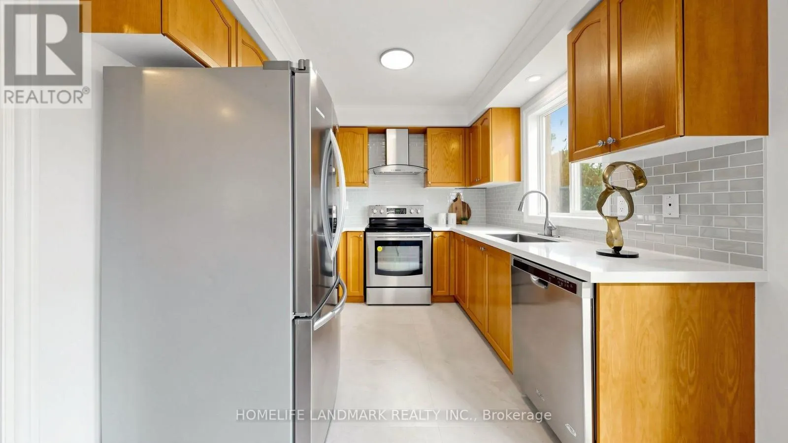 737 CABOTO TRAIL