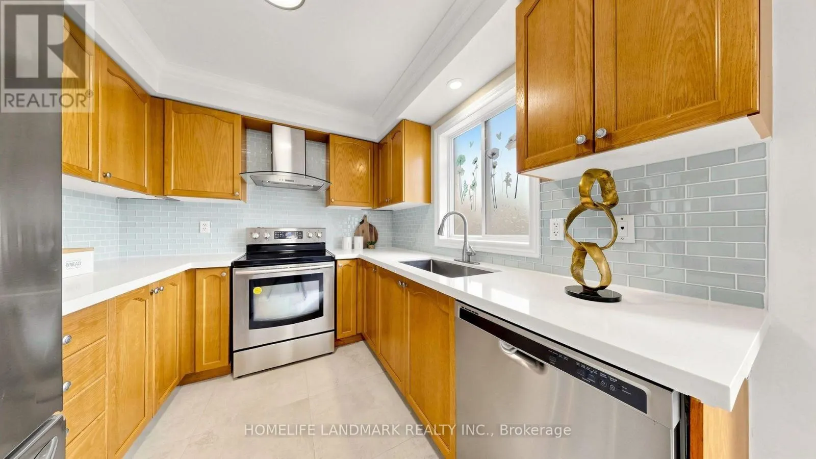 737 CABOTO TRAIL