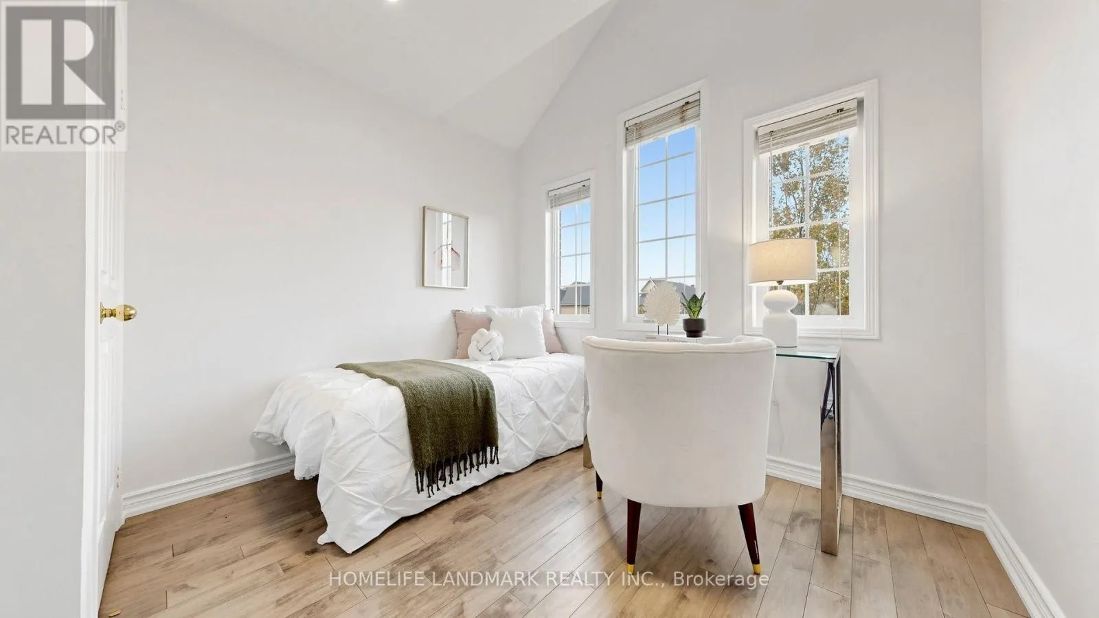 737 CABOTO TRAIL