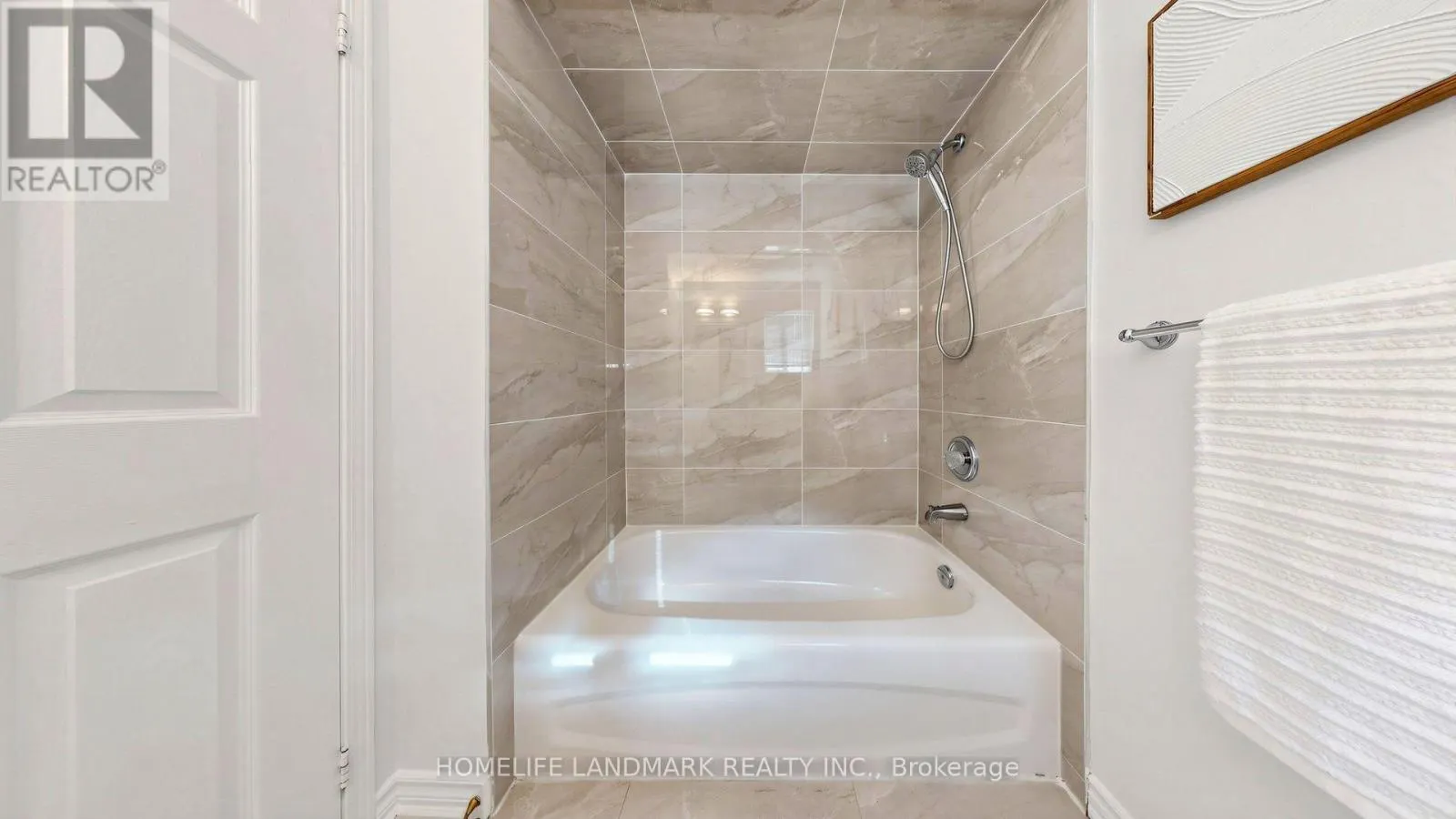 737 CABOTO TRAIL