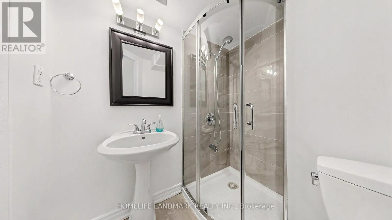 737 CABOTO TRAIL