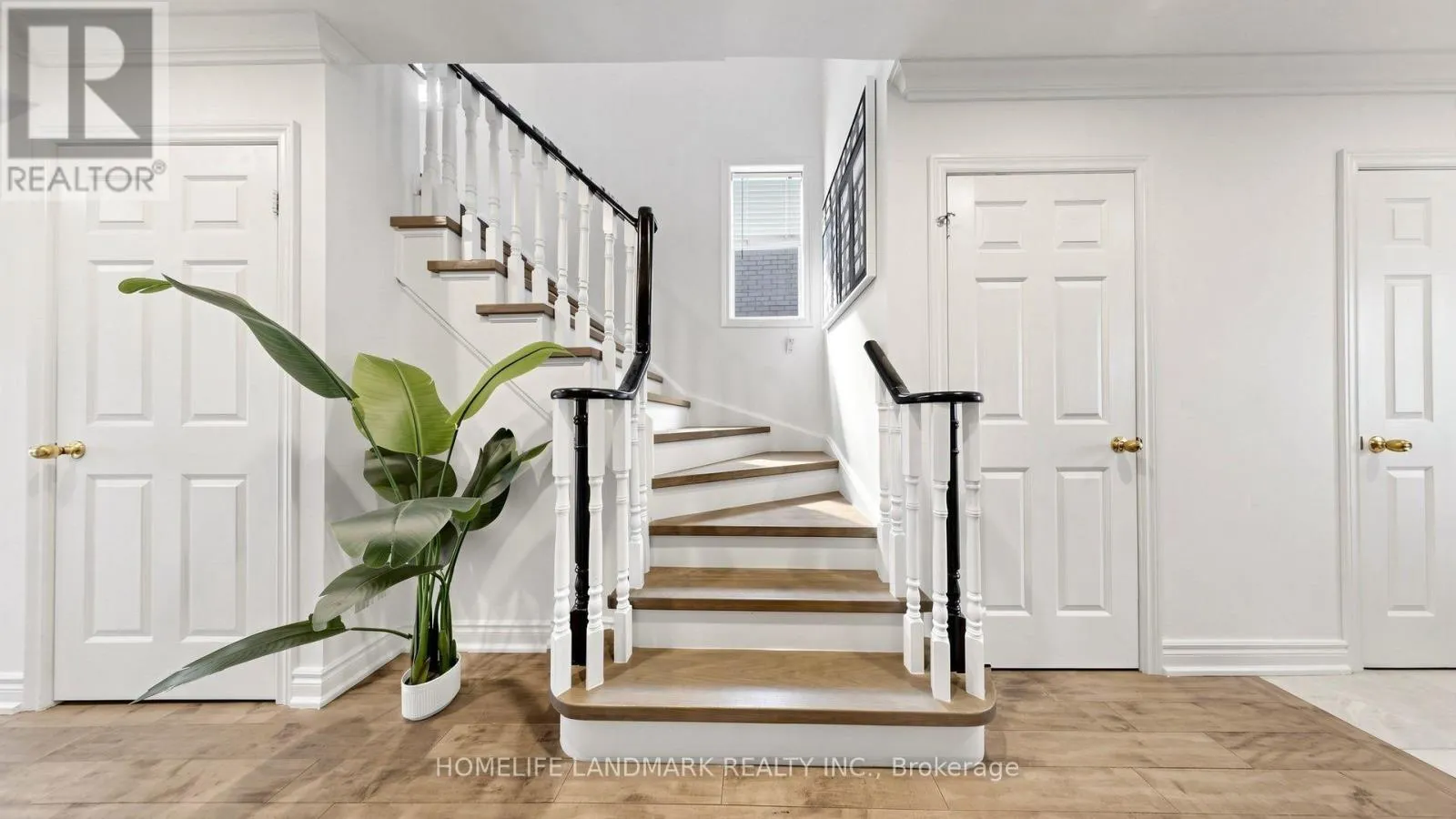 737 CABOTO TRAIL