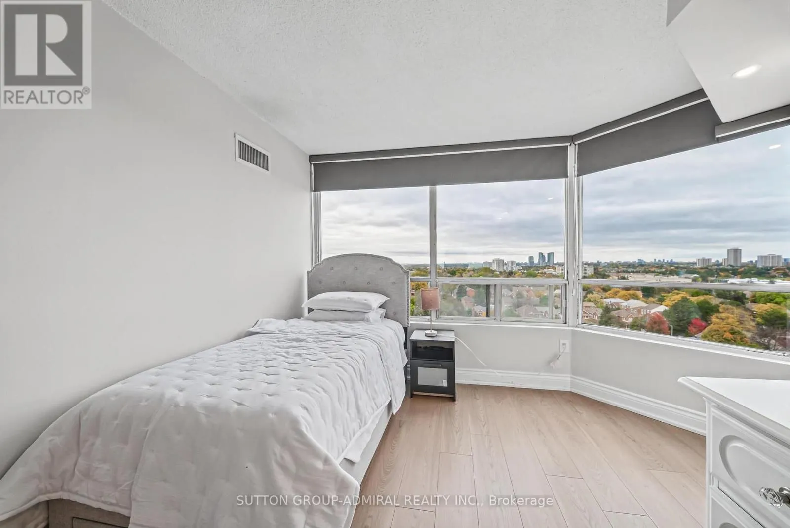 1209 - 7460 BATHURST STREET