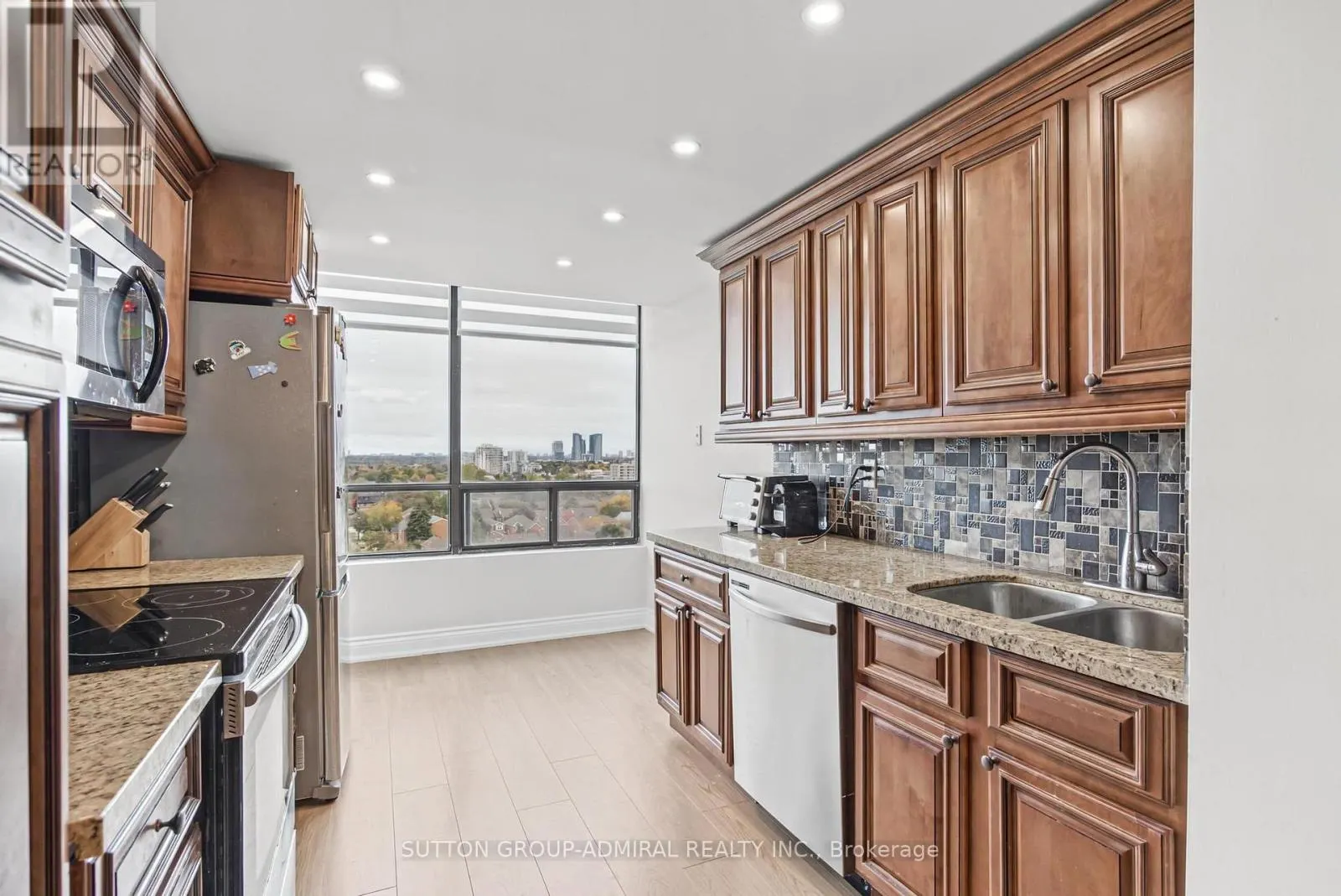 1209 - 7460 BATHURST STREET