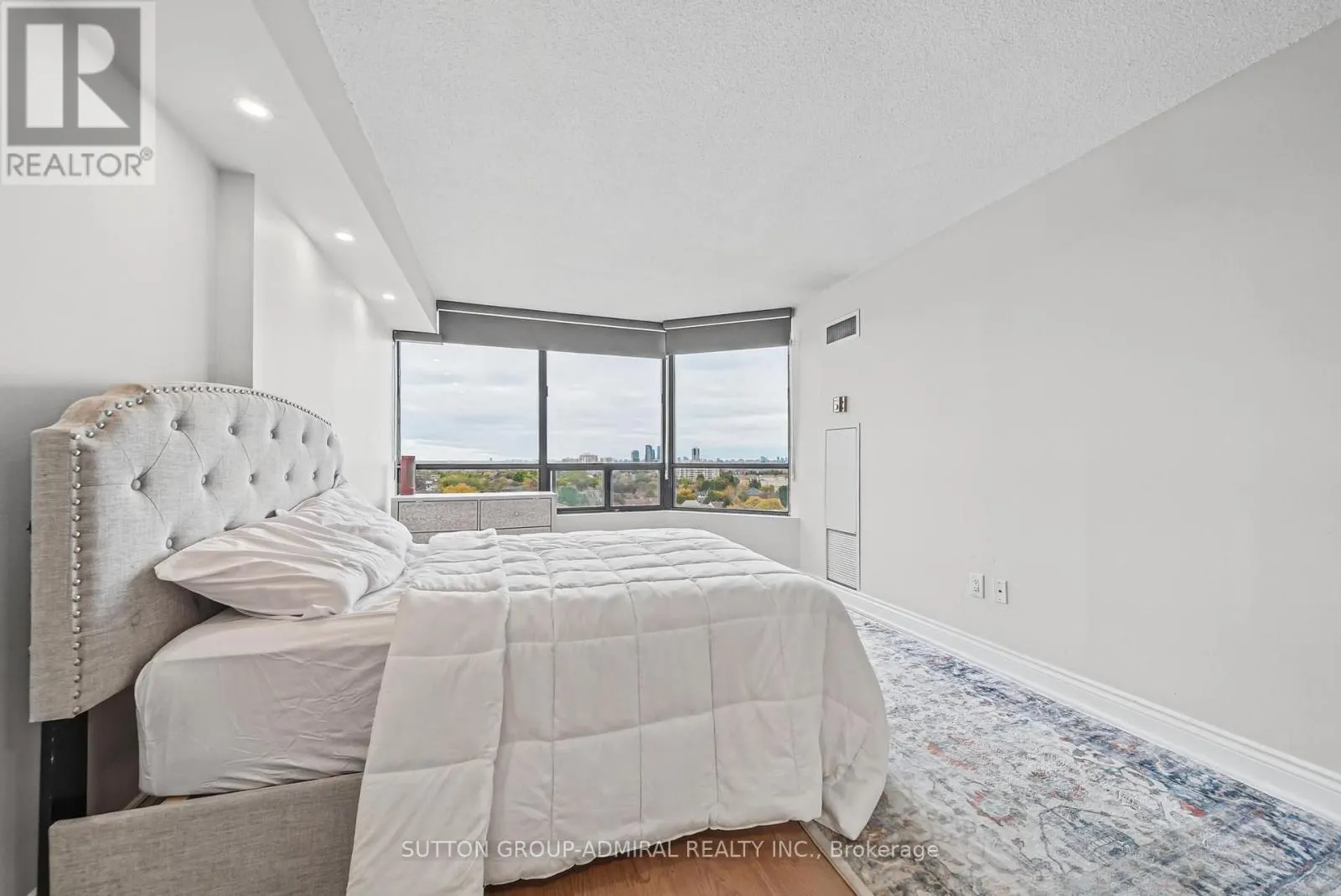 1209 - 7460 BATHURST STREET
