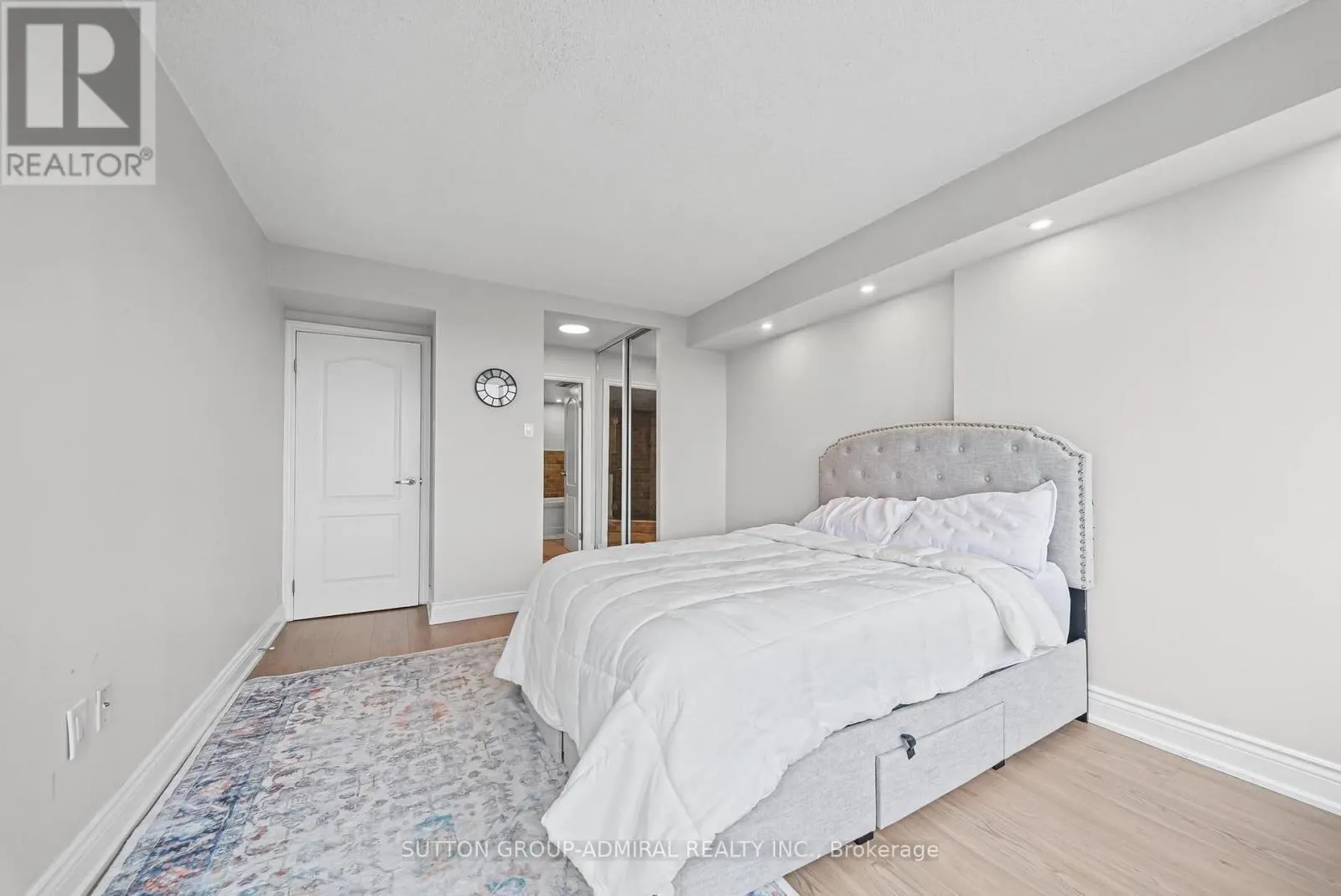 1209 - 7460 BATHURST STREET