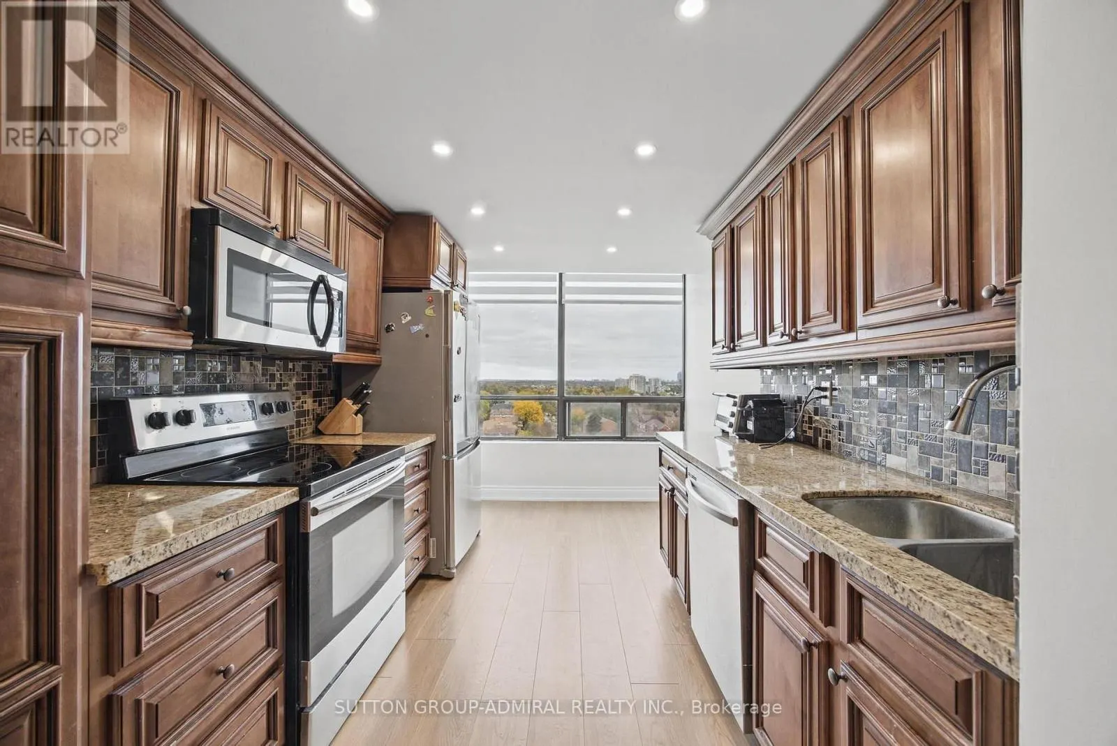 1209 - 7460 BATHURST STREET