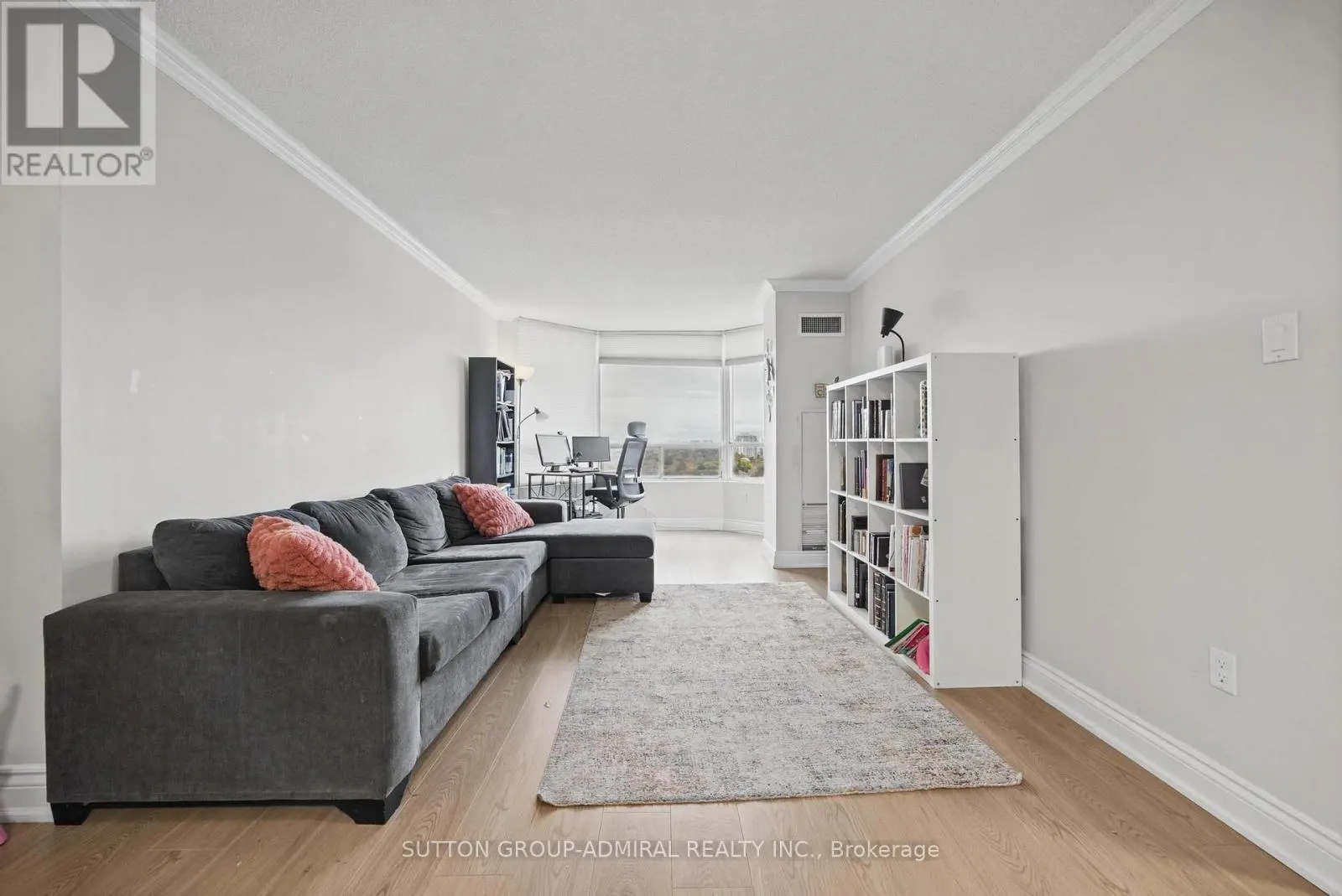 1209 - 7460 BATHURST STREET