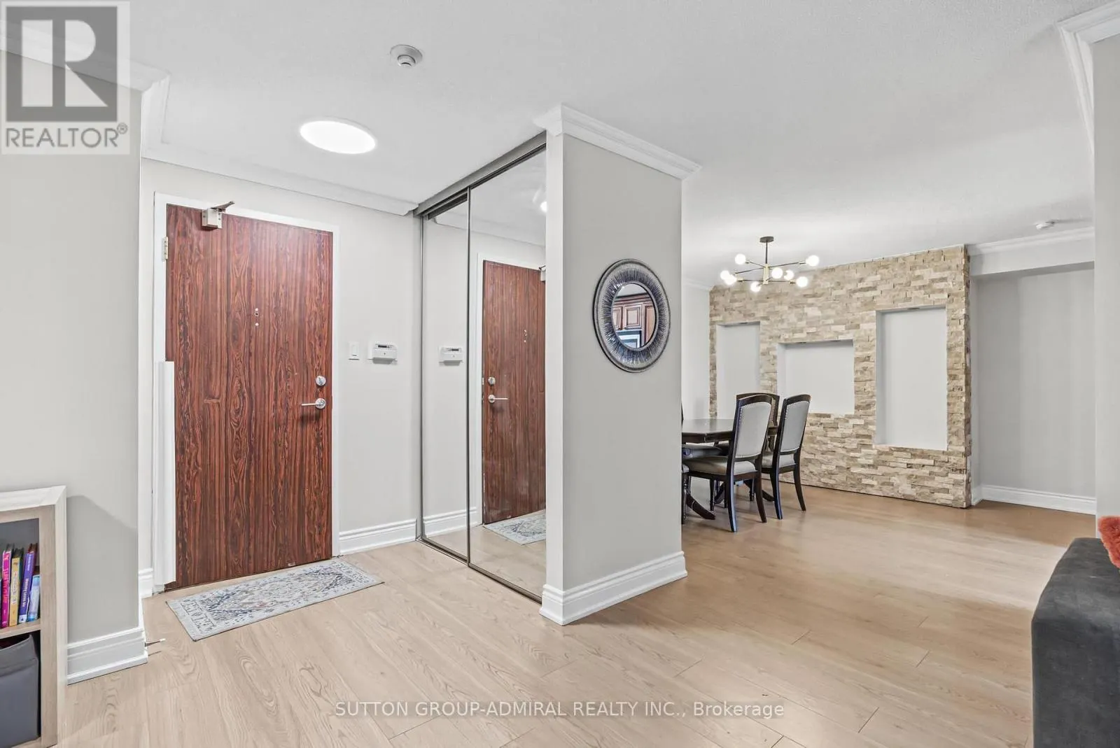 1209 - 7460 BATHURST STREET