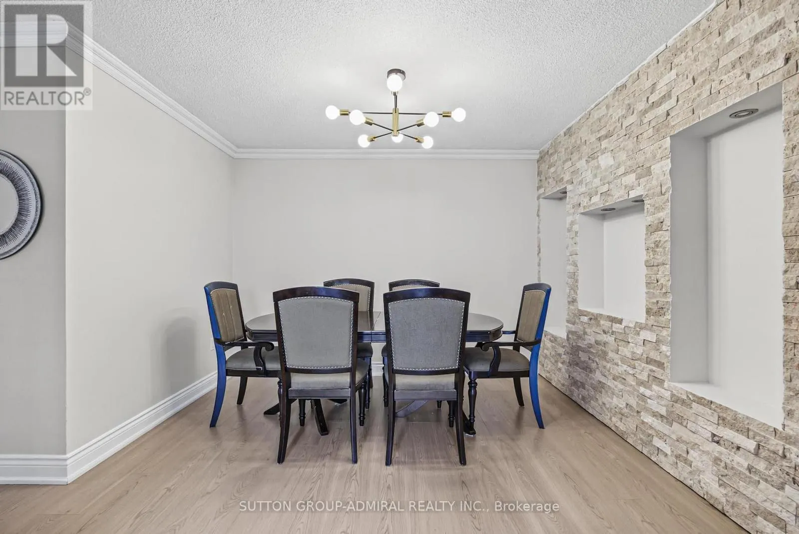 1209 - 7460 BATHURST STREET