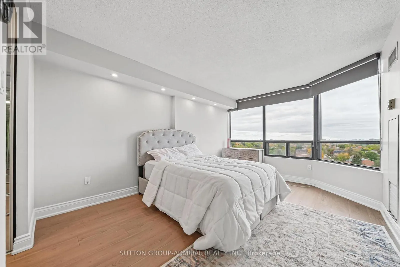 1209 - 7460 BATHURST STREET