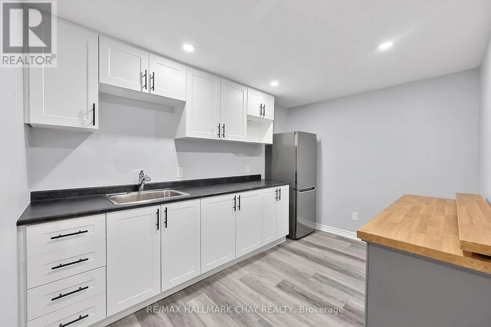 2 SHEPHARD AVENUE