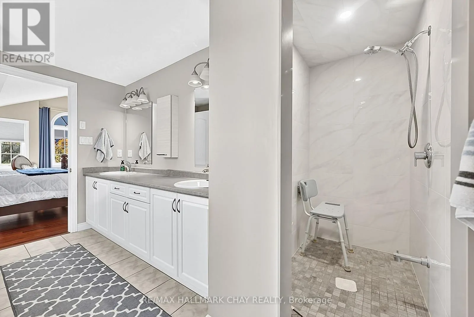 2 SHEPHARD AVENUE