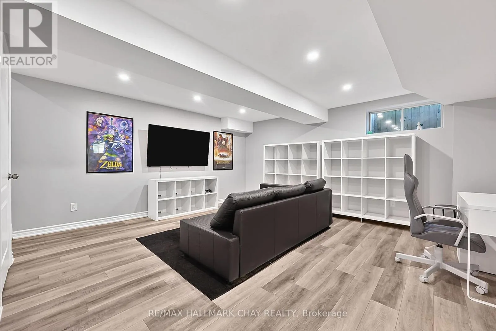 2 SHEPHARD AVENUE