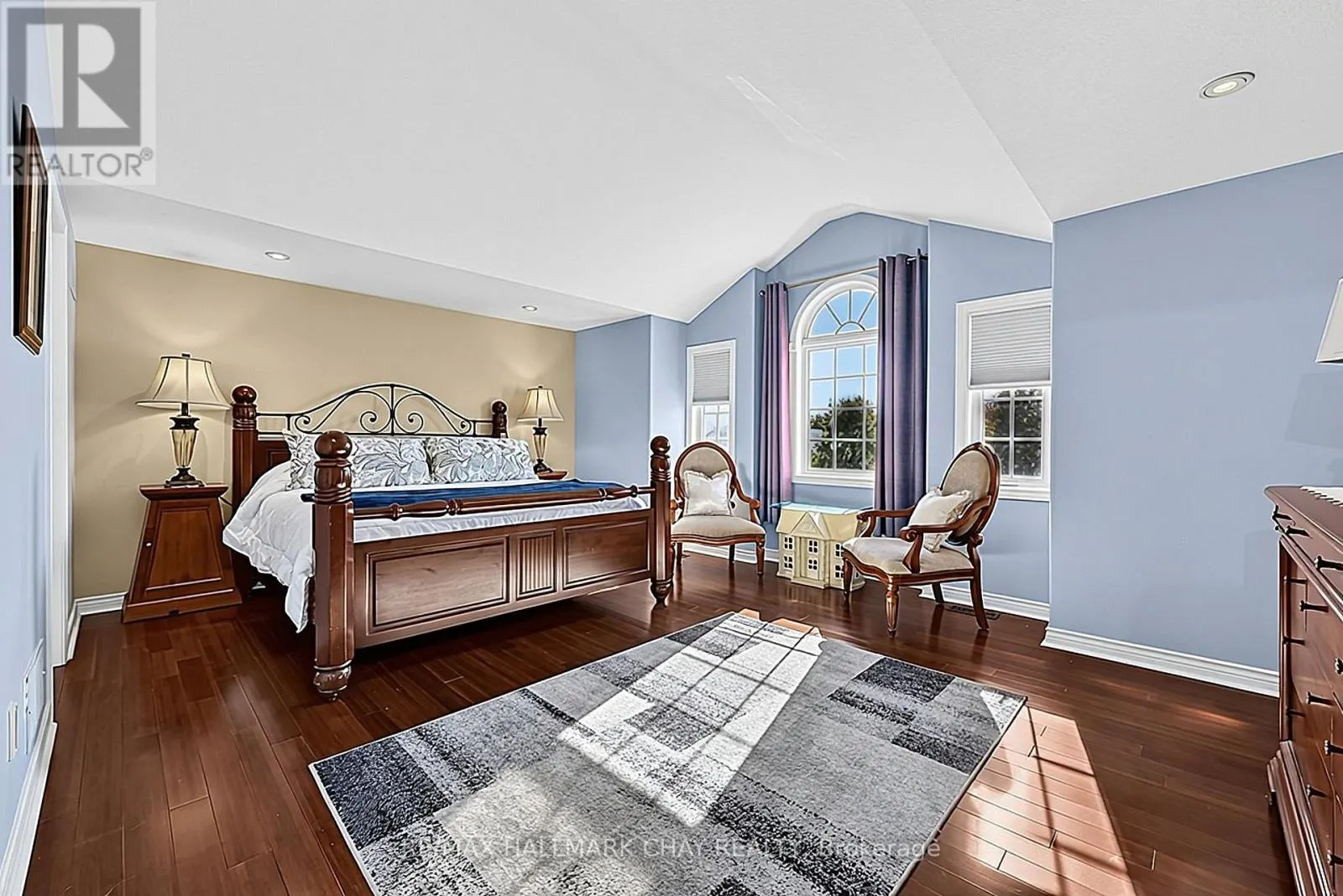 2 SHEPHARD AVENUE