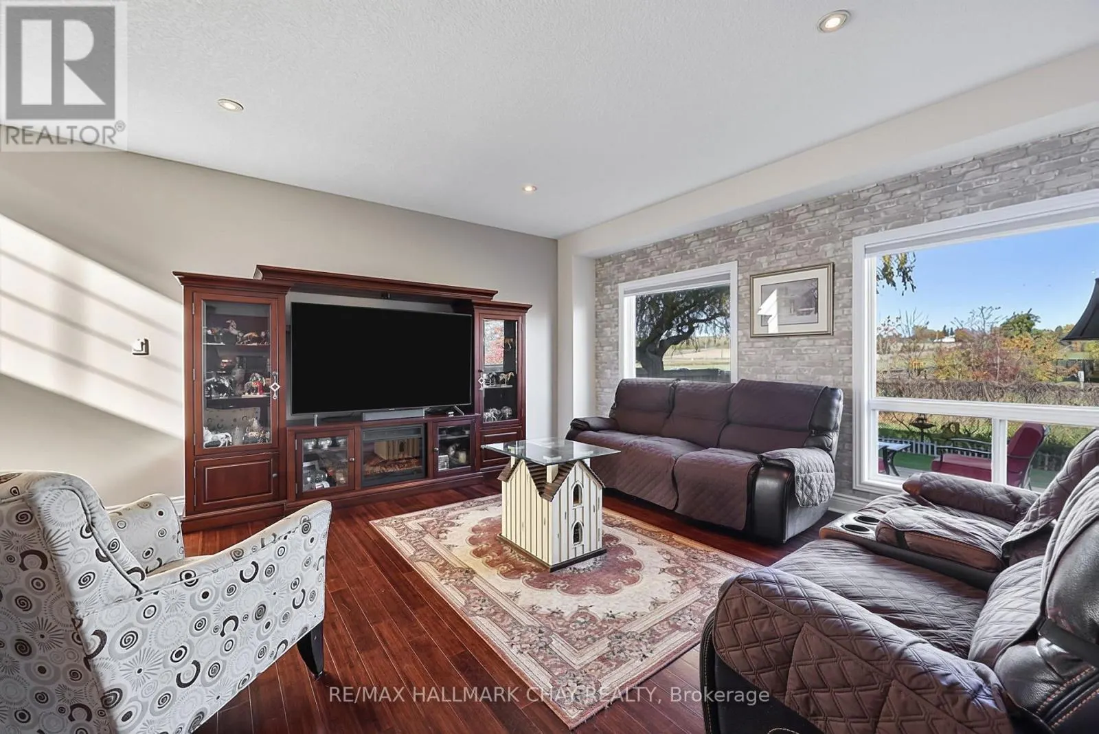 2 SHEPHARD AVENUE