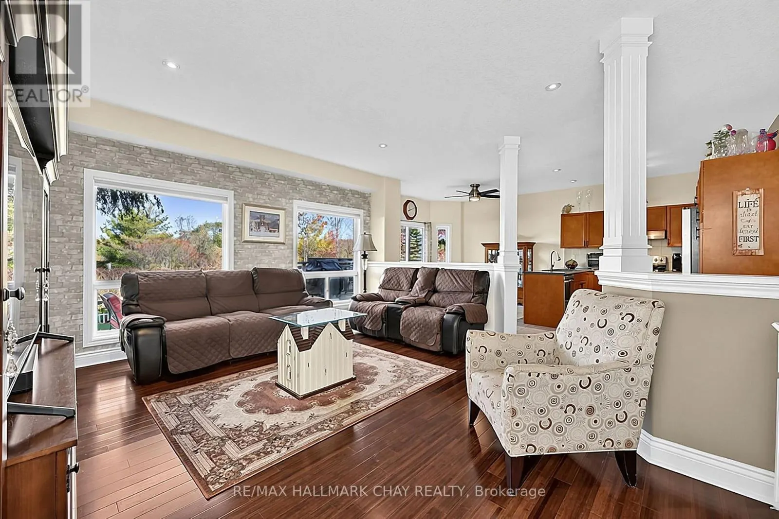 2 SHEPHARD AVENUE