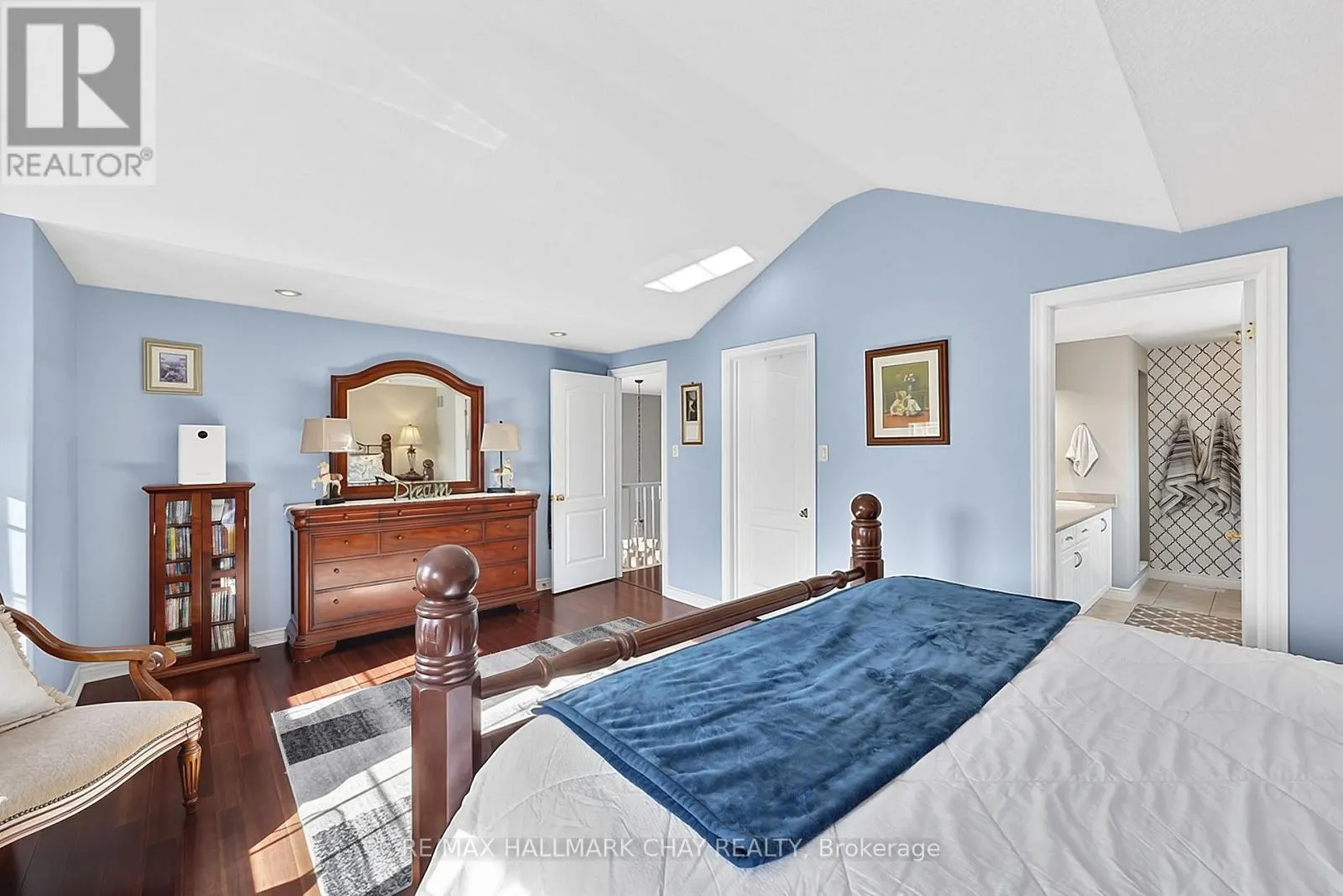2 SHEPHARD AVENUE