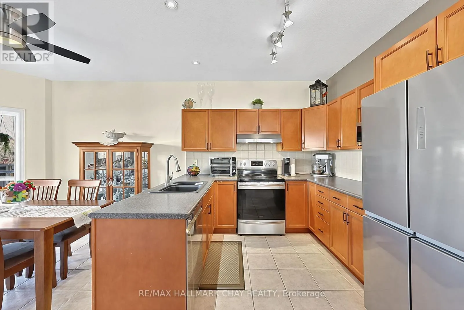 2 SHEPHARD AVENUE