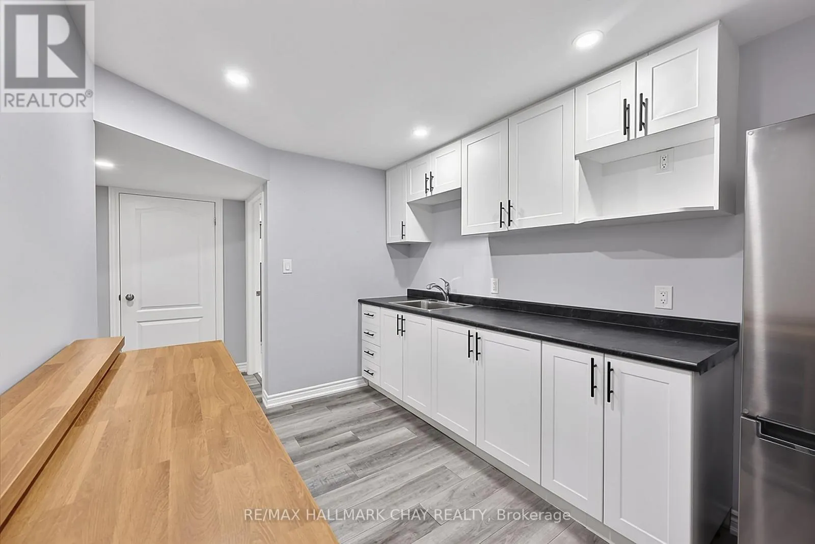 2 SHEPHARD AVENUE