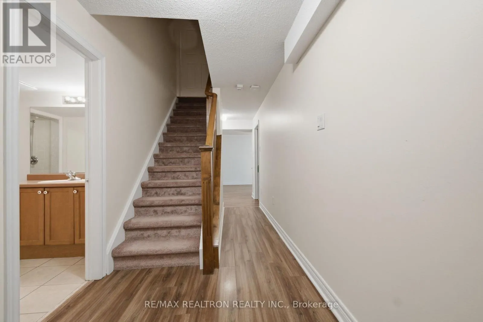 27 WATKINS GLEN CRESCENT