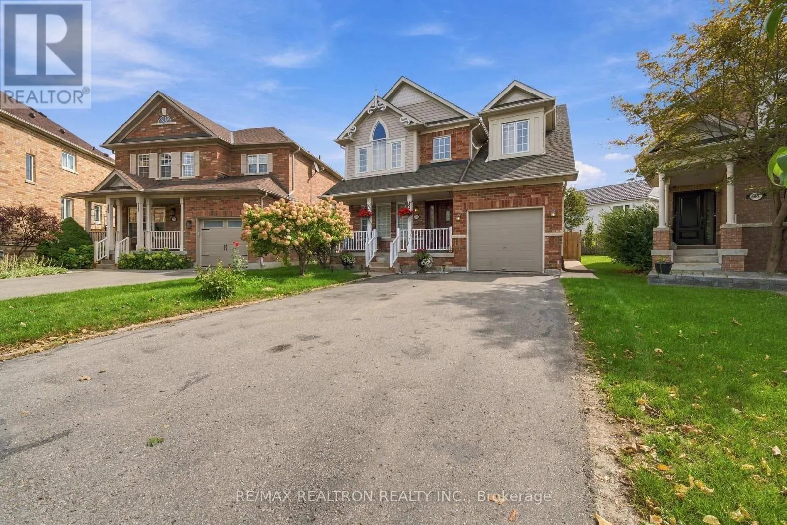 27 WATKINS GLEN CRESCENT