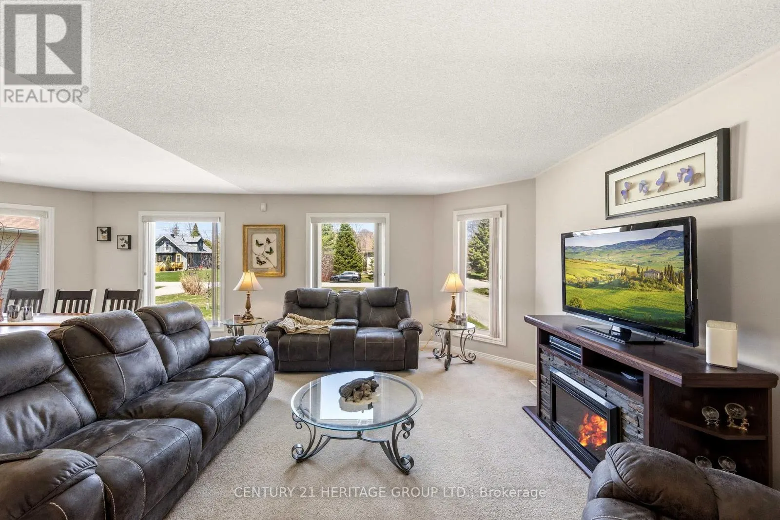 27 CREEK DRIVE