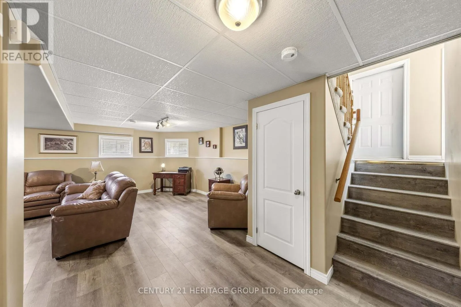 27 CREEK DRIVE