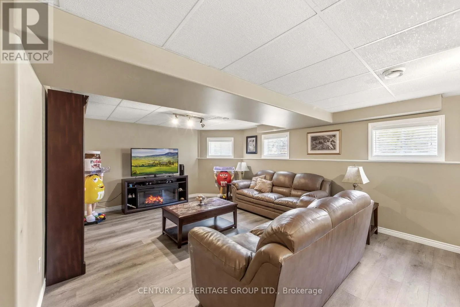 27 CREEK DRIVE