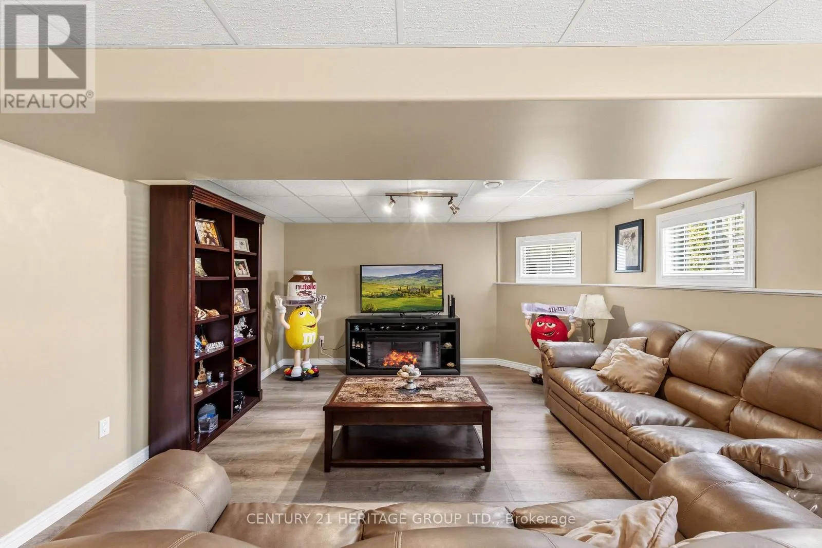 27 CREEK DRIVE