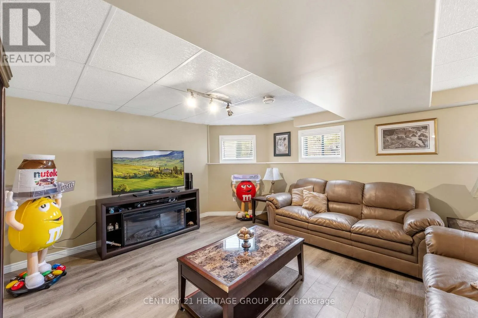 27 CREEK DRIVE