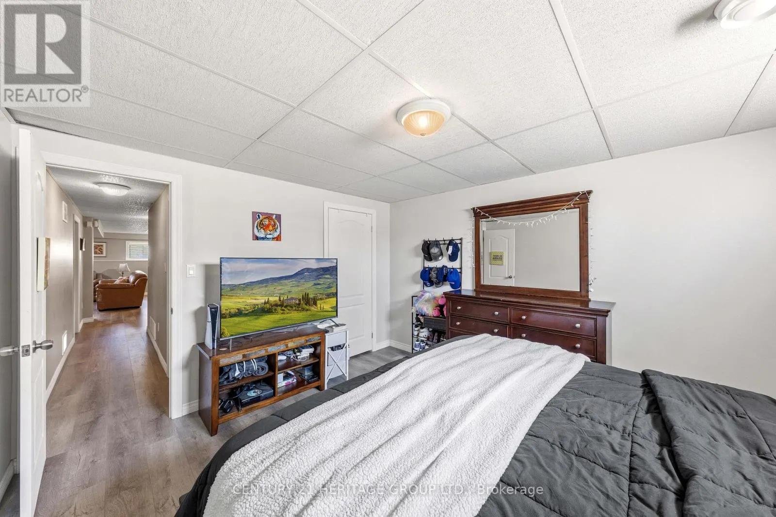 27 CREEK DRIVE