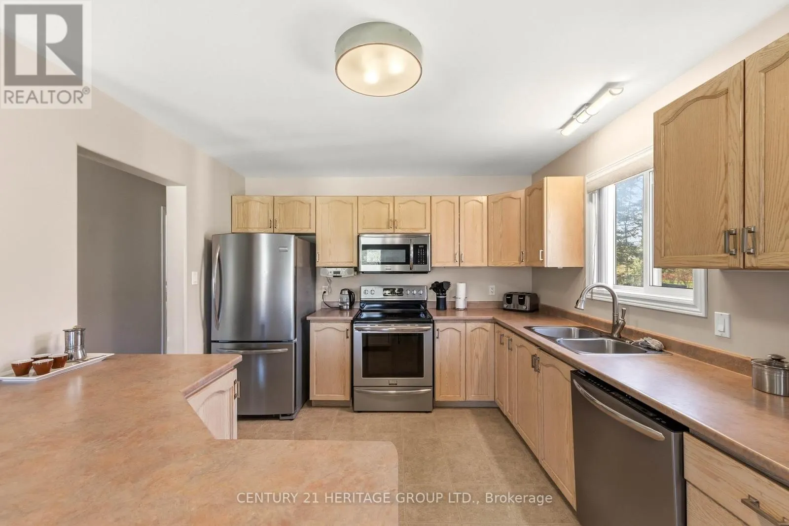 27 CREEK DRIVE