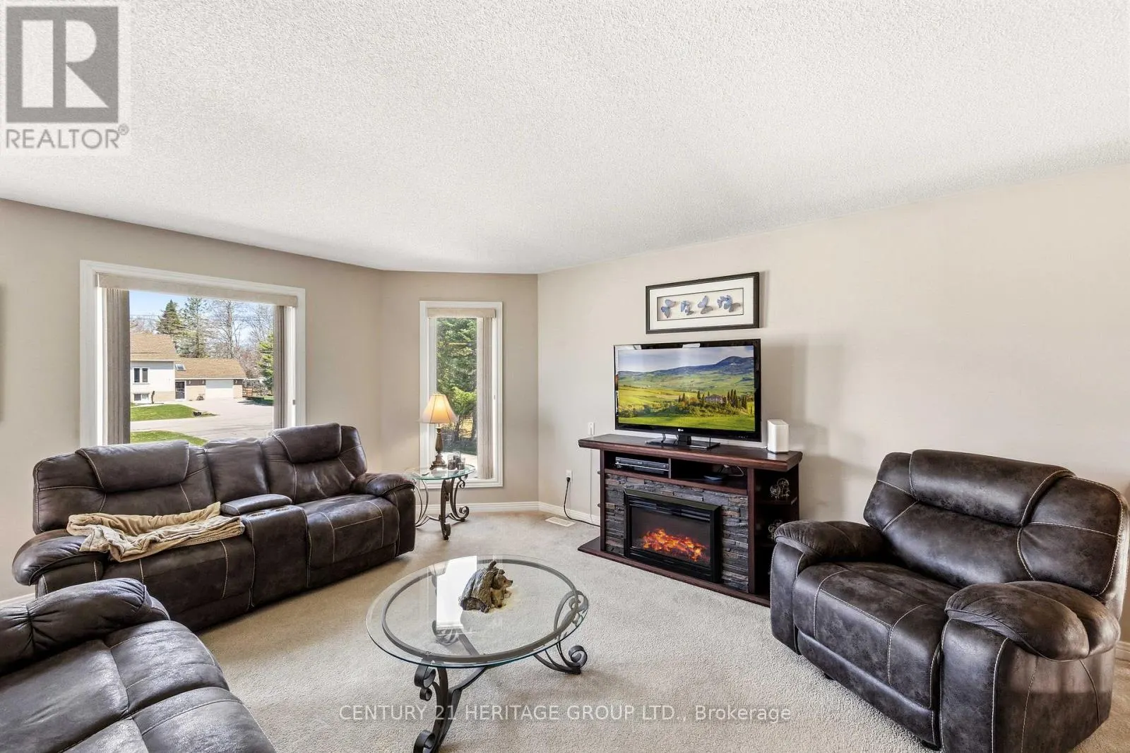 27 CREEK DRIVE