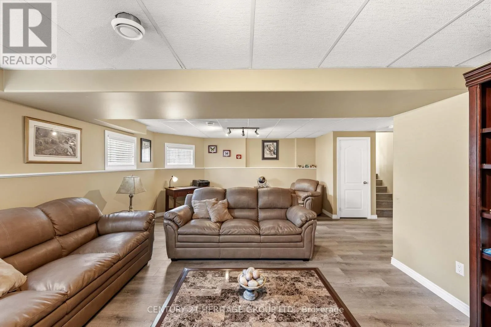 27 CREEK DRIVE