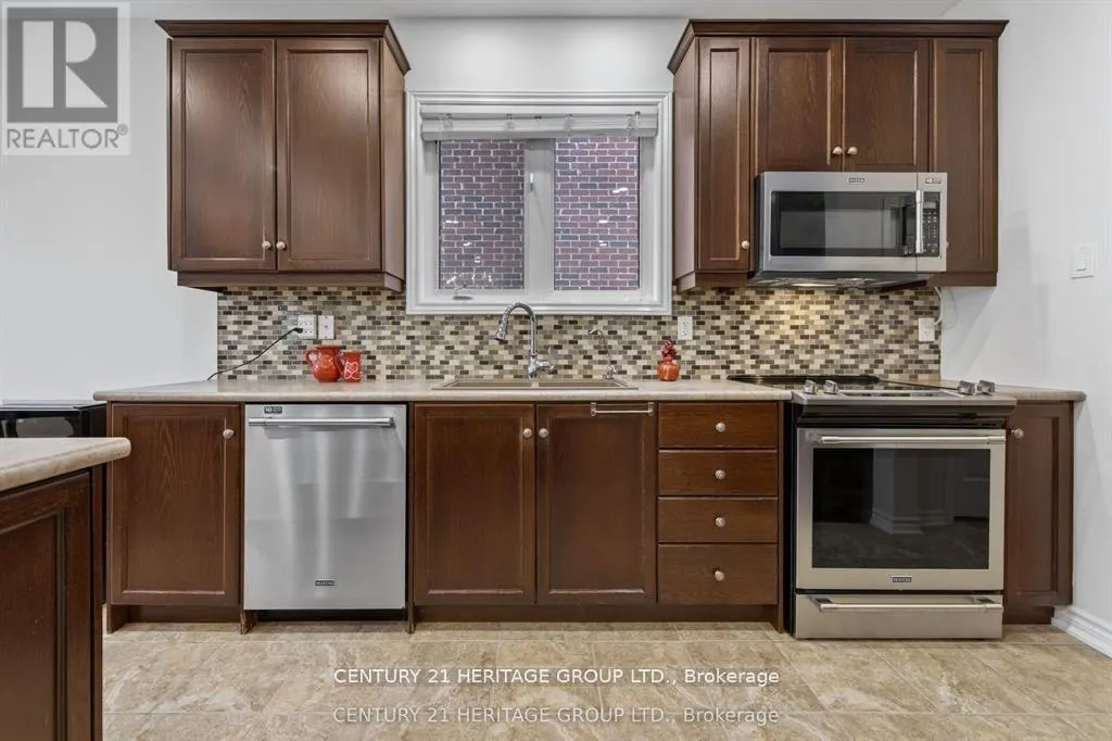 136 RIVEREDGE DRIVE