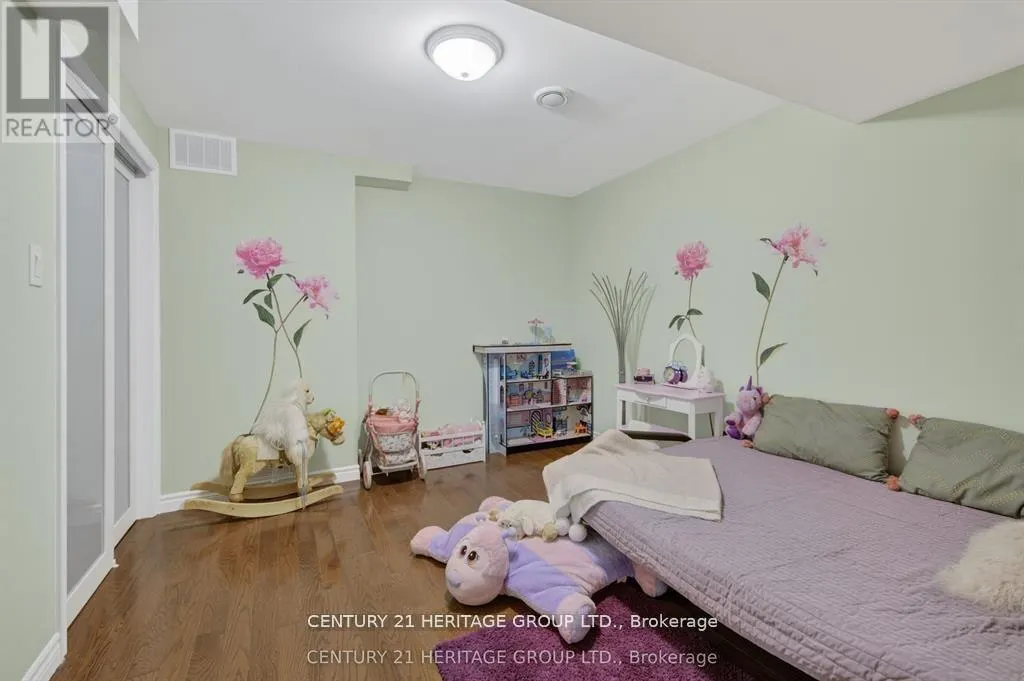 136 RIVEREDGE DRIVE