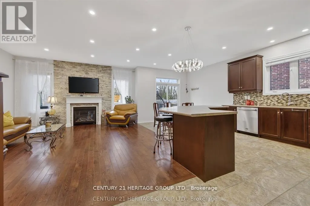 136 RIVEREDGE DRIVE