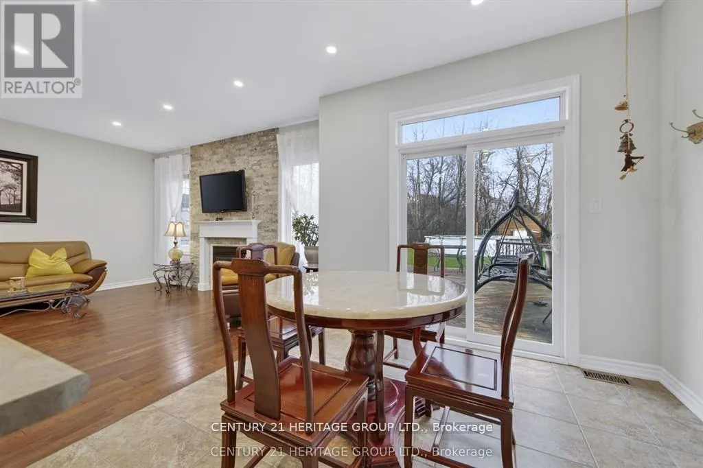 136 RIVEREDGE DRIVE