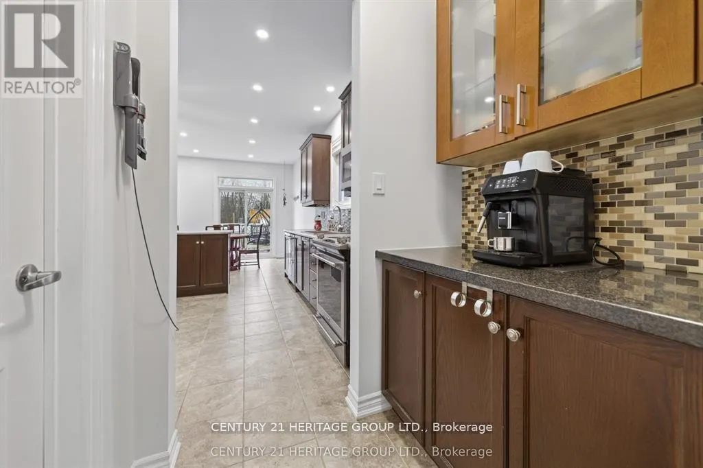 136 RIVEREDGE DRIVE