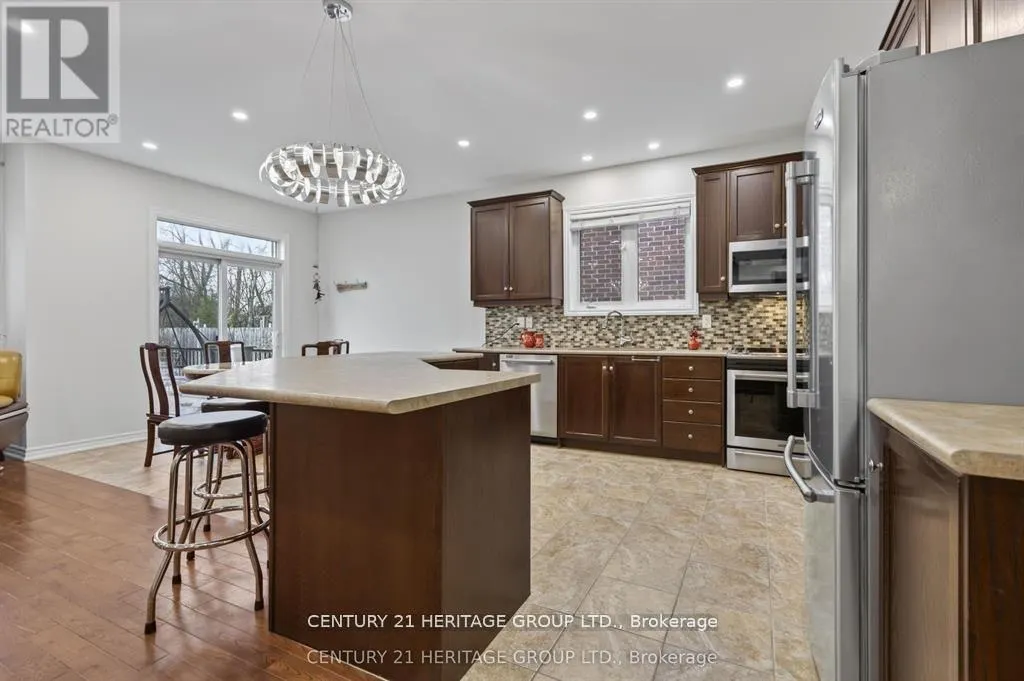 136 RIVEREDGE DRIVE