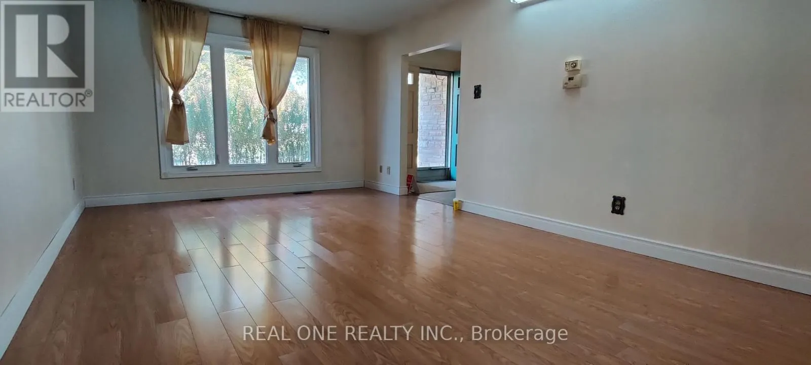 UPPER - 93 SOUTHDALE DRIVE