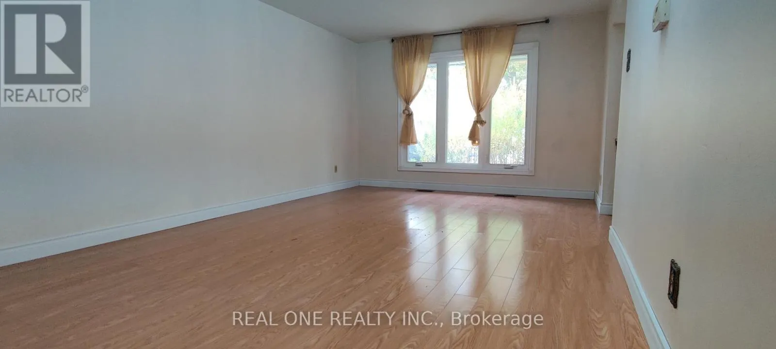 UPPER - 93 SOUTHDALE DRIVE