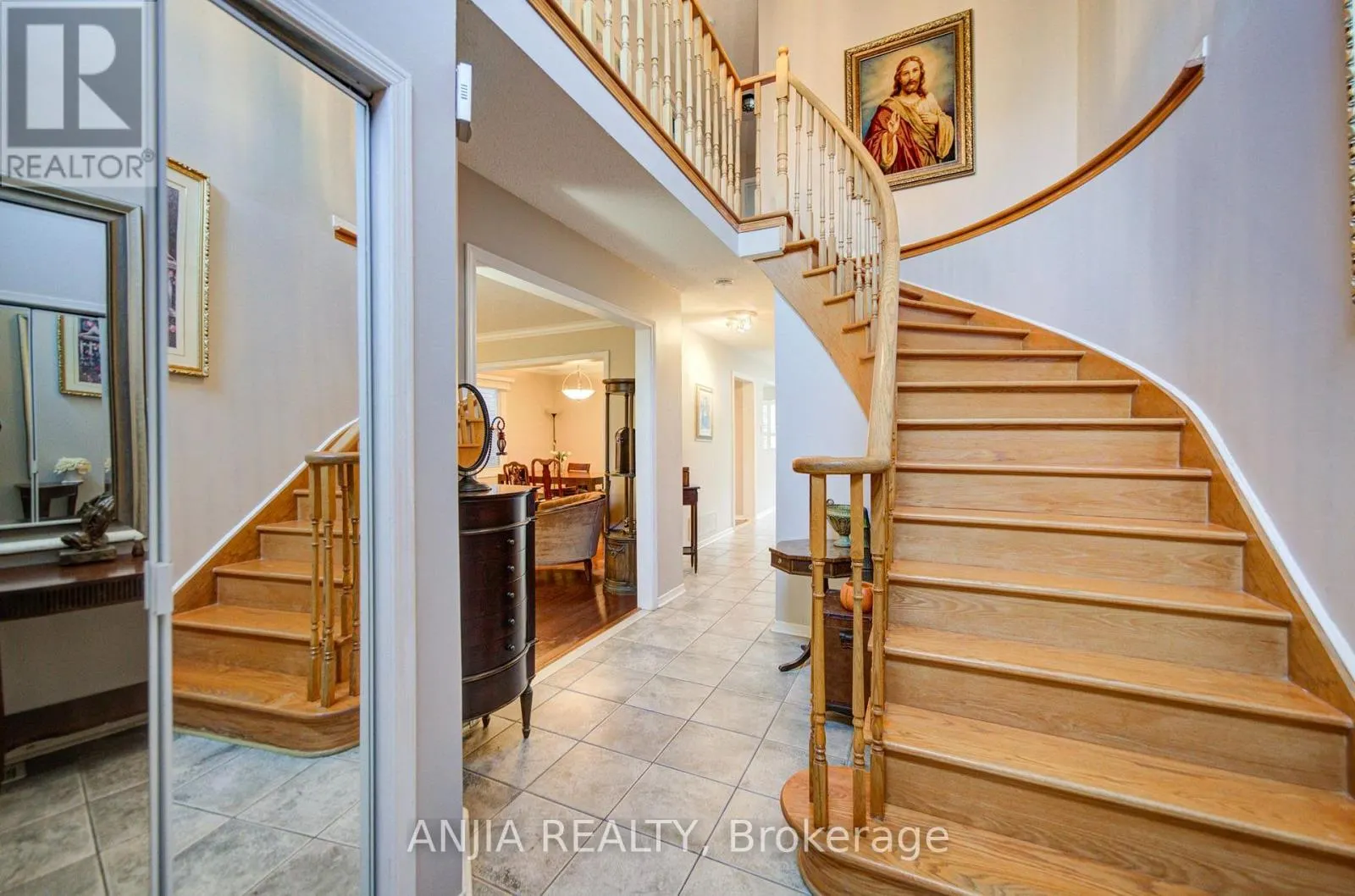 8 MILLCROFT WAY