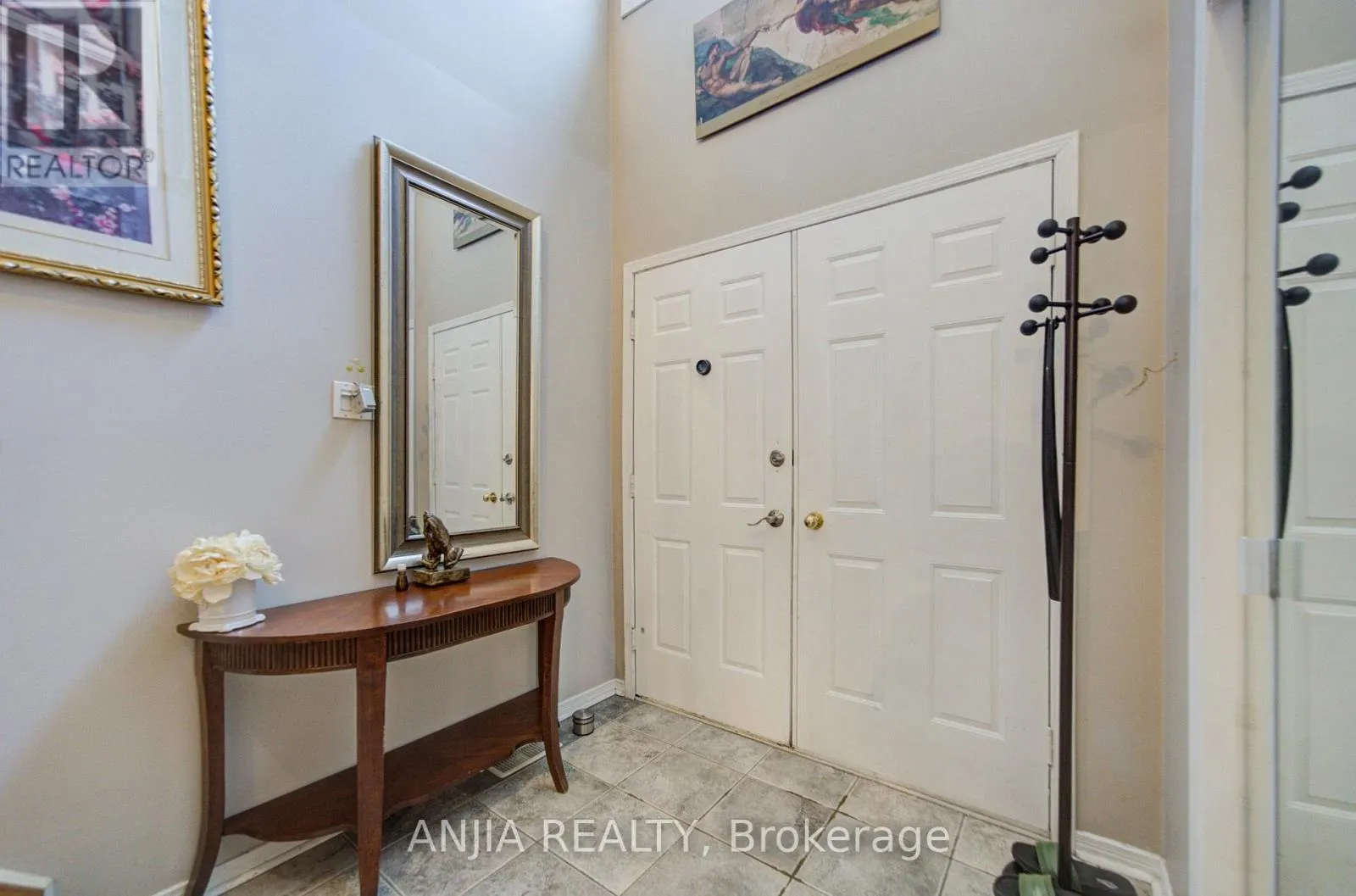 8 MILLCROFT WAY