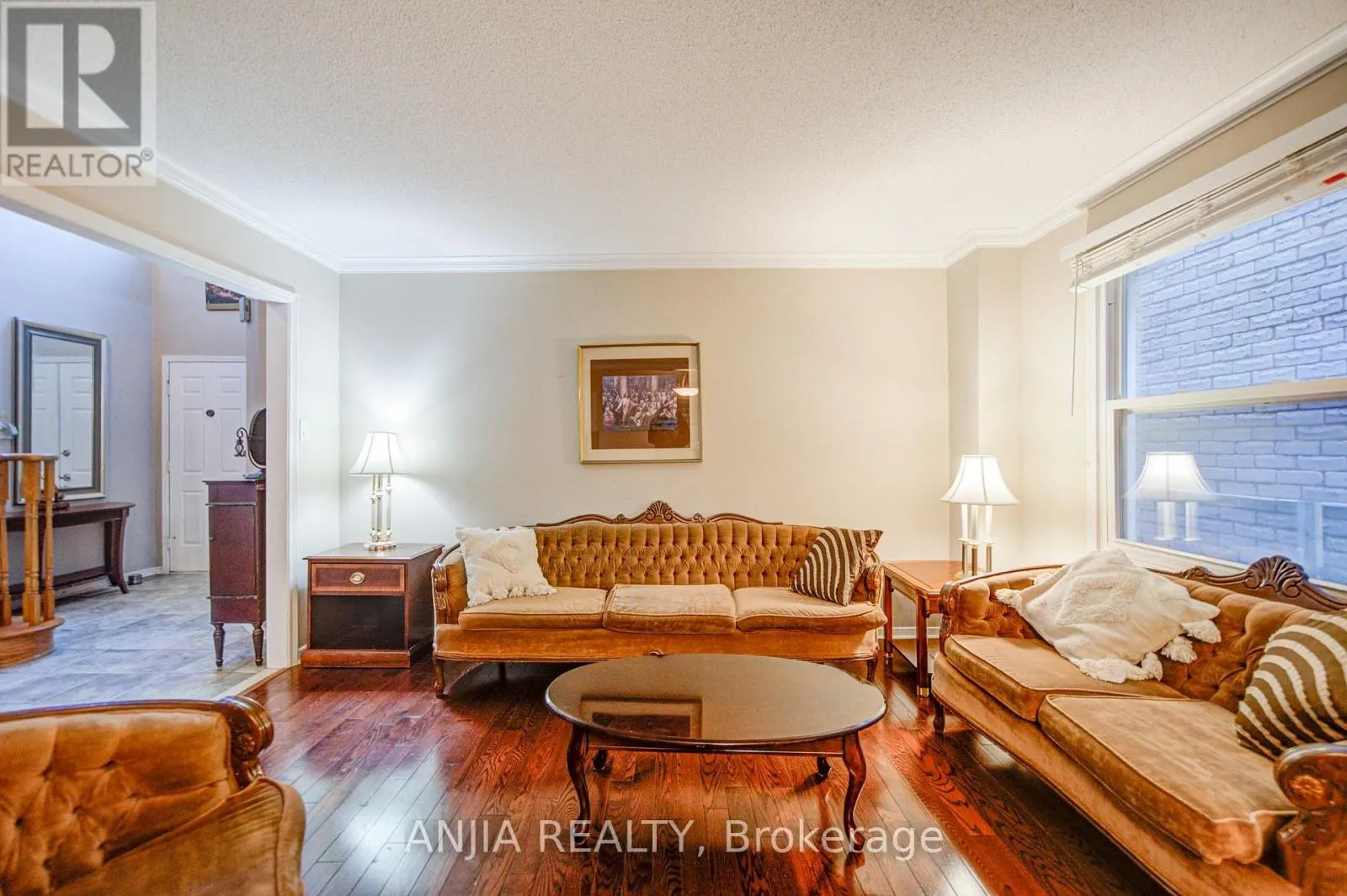 8 MILLCROFT WAY