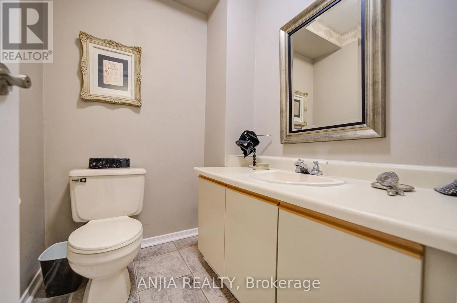 8 MILLCROFT WAY