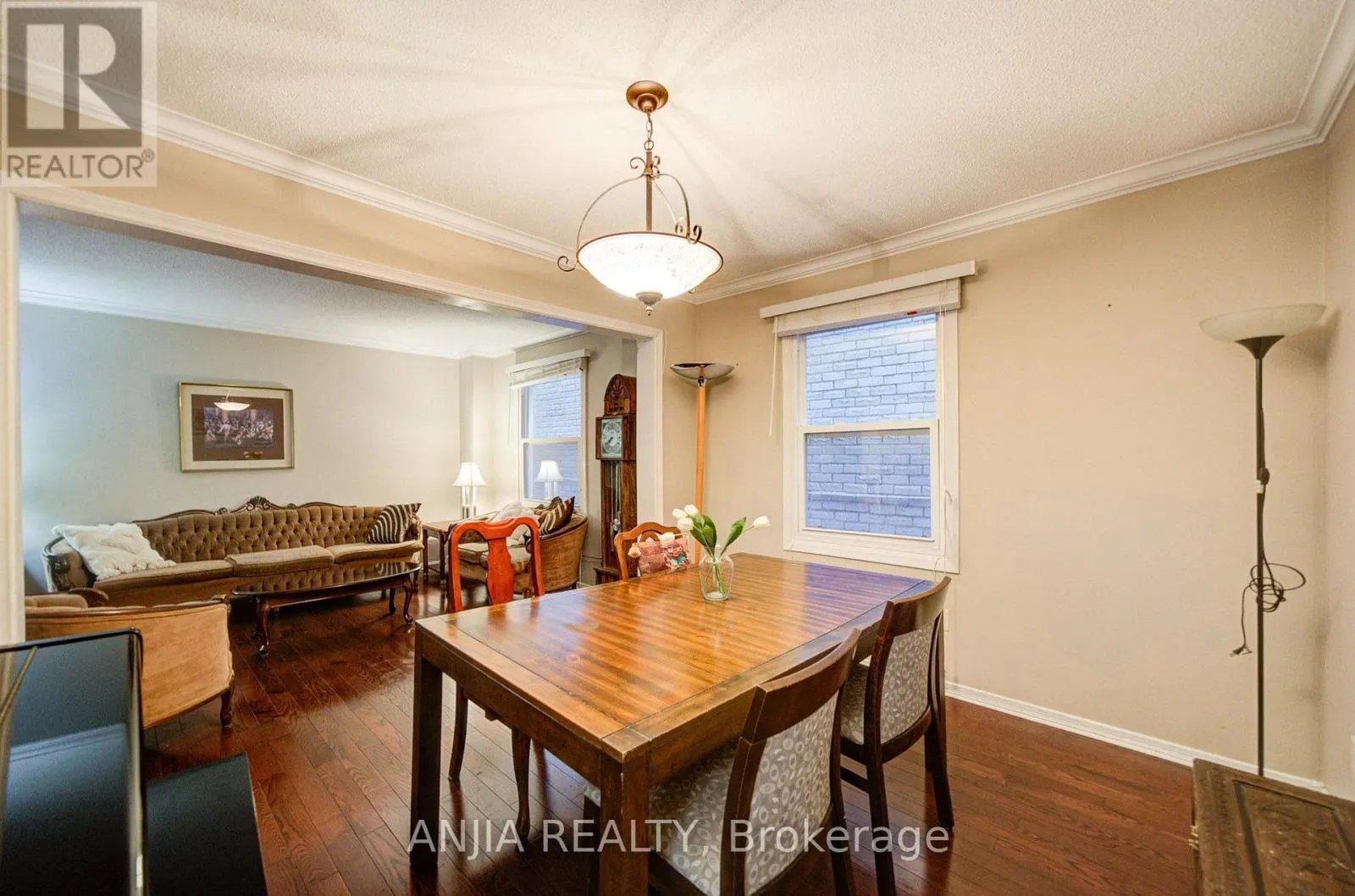 8 MILLCROFT WAY