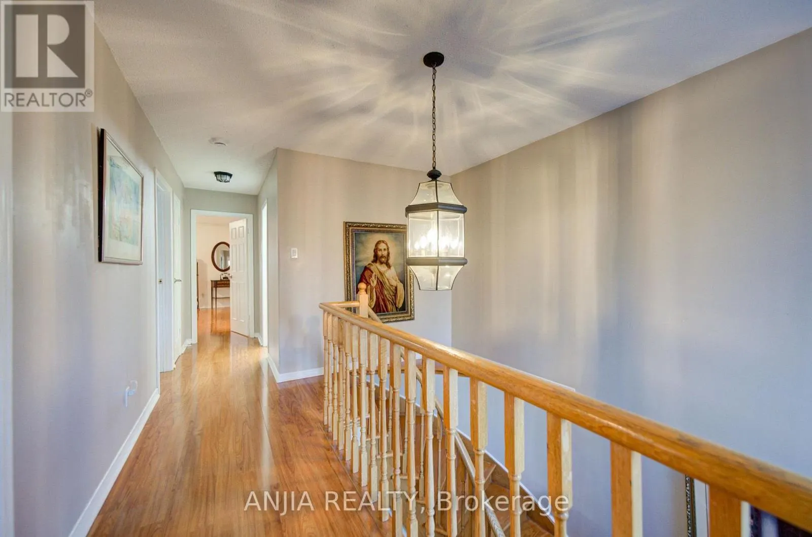 8 MILLCROFT WAY