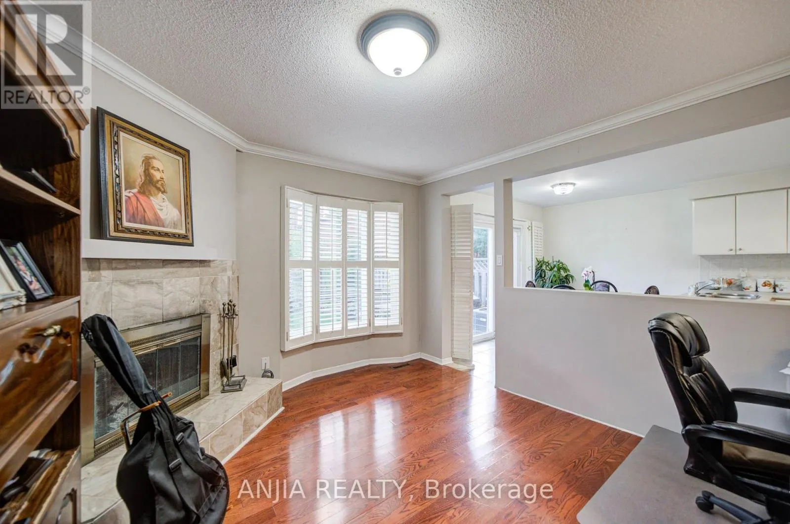8 MILLCROFT WAY